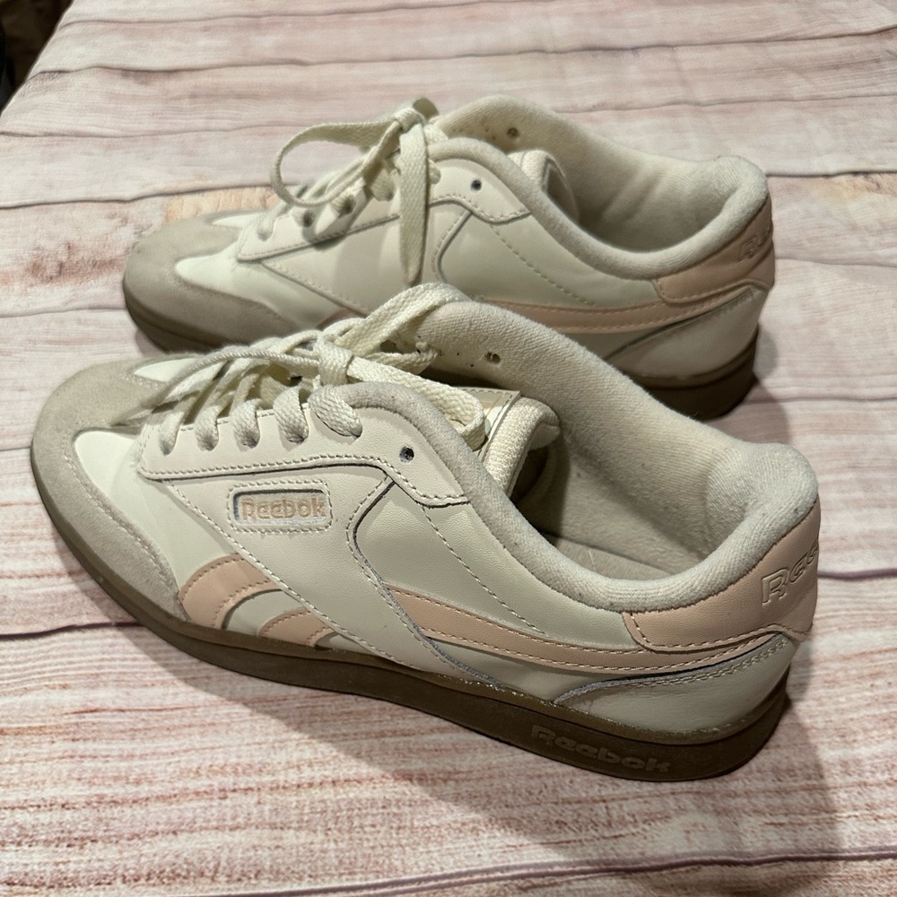 Reebok Forte Lounger women's sneakers
Size 7.5
B53